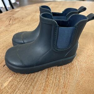 SOLD -Kids Navy Bearclaw Rubber Boots